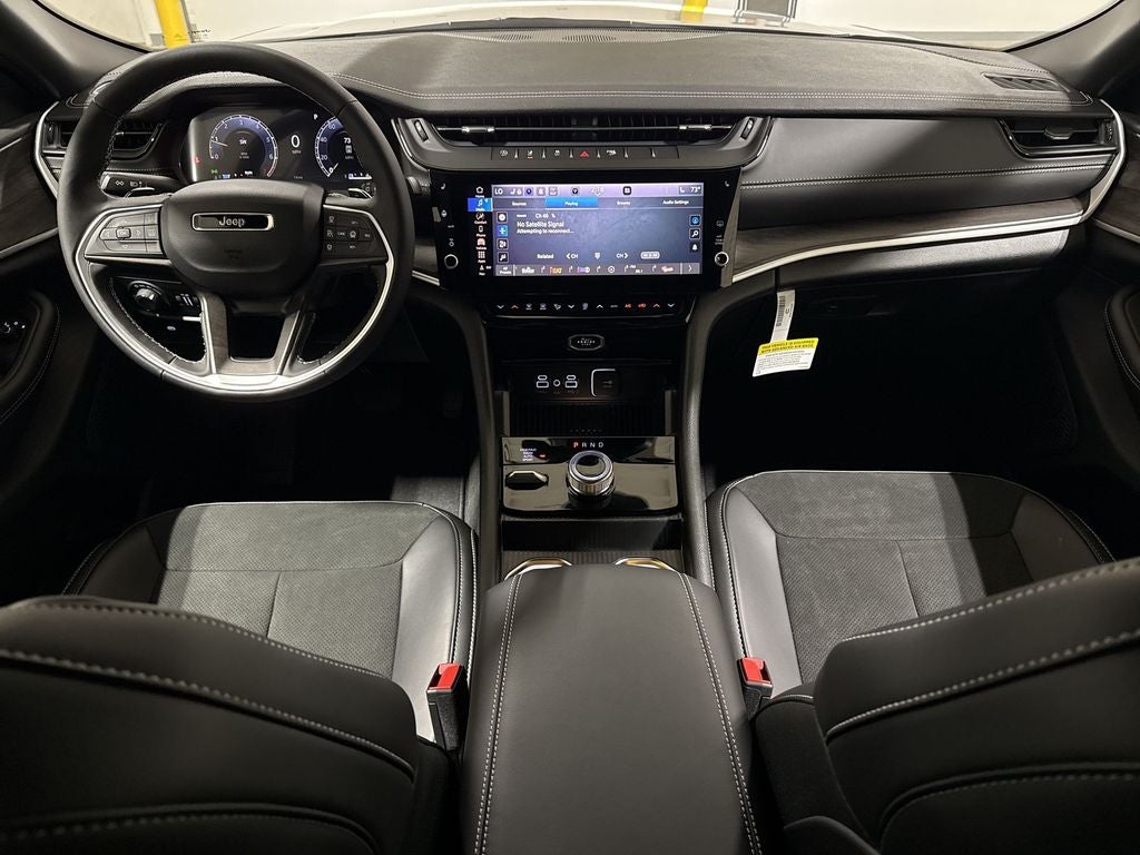2026 Jeep Grand Cherokee Laredo Altitude