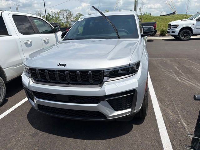 2026 Jeep Grand Cherokee Laredo Altitude