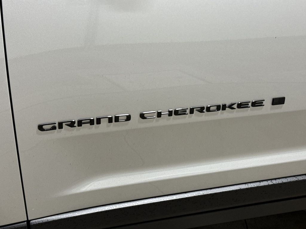 2026 Jeep Grand Cherokee Laredo Altitude
