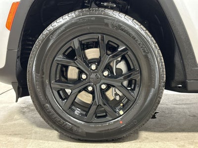 2026 Jeep Grand Cherokee Laredo Altitude