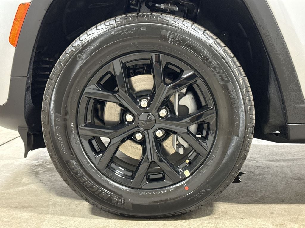 2026 Jeep Grand Cherokee Laredo Altitude