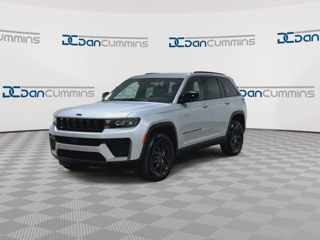 2026 Jeep Grand Cherokee Laredo Altitude