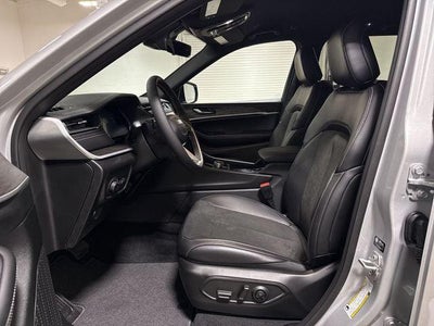 2026 Jeep Grand Cherokee Laredo Altitude