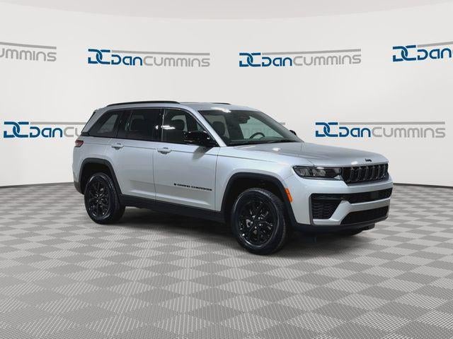 2026 Jeep Grand Cherokee Laredo Altitude