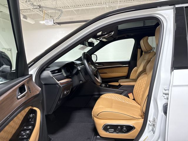 2023 Jeep Grand Cherokee Summit