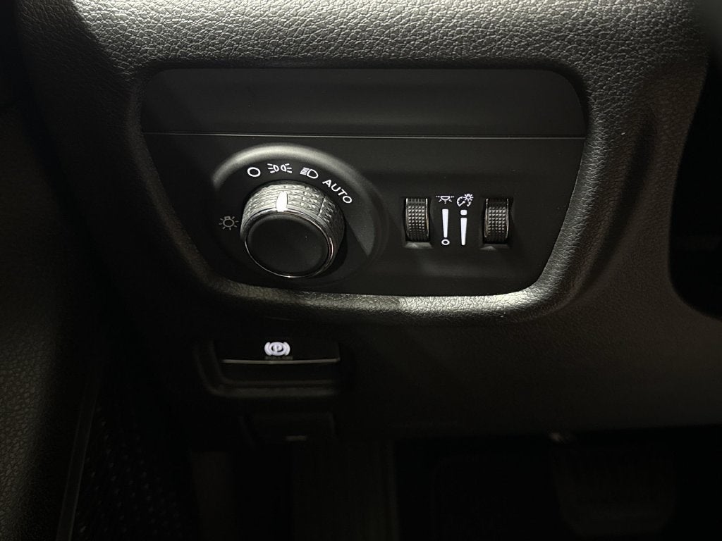 2027 Jeep Grand Cherokee L Laredo Altitude