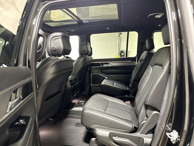 2026 Jeep Grand Wagoneer L 4x4