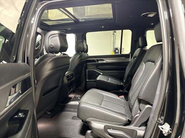 2026 Jeep Grand Wagoneer L 4x4