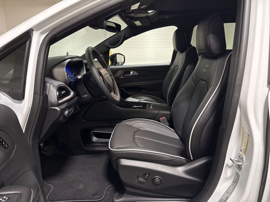 2027 Chrysler Pacifica Limited