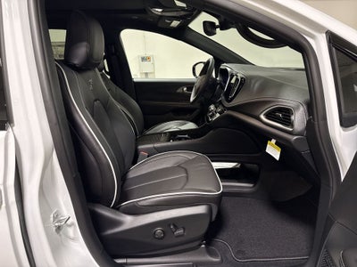 2027 Chrysler Pacifica Limited