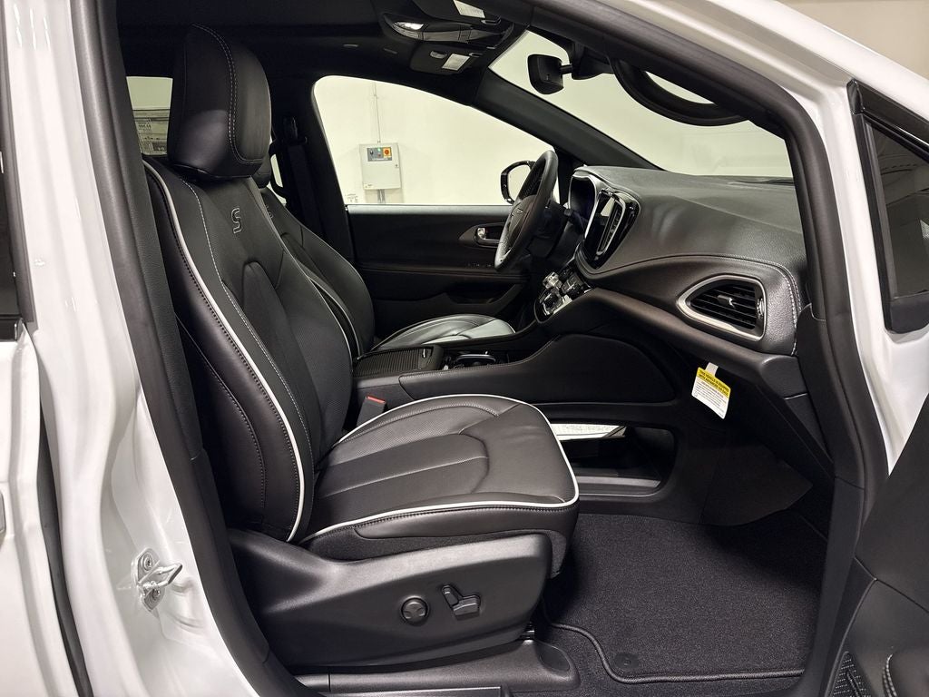 2027 Chrysler Pacifica Limited