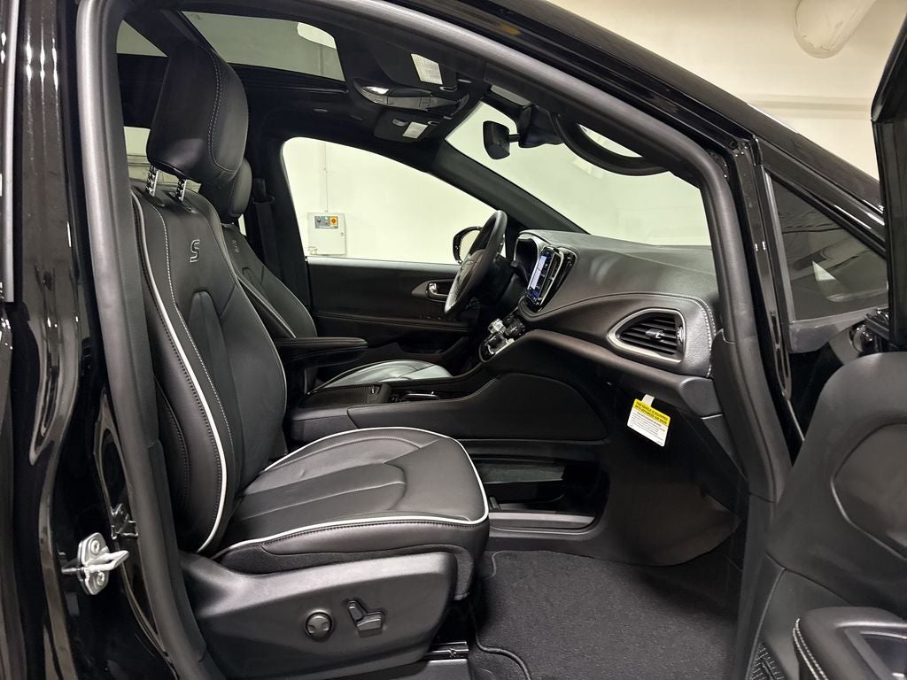 2027 Chrysler Pacifica Limited