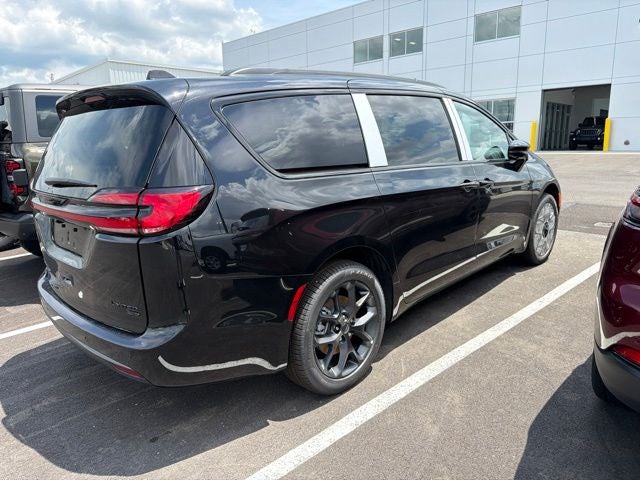 2027 Chrysler Pacifica Limited