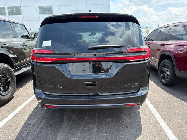 2027 Chrysler Pacifica Limited