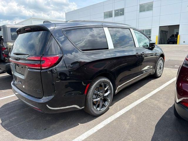 2027 Chrysler Pacifica Limited