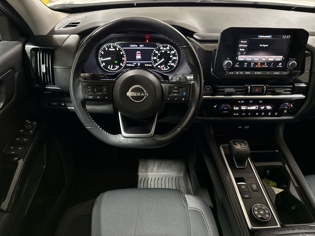 2022 Nissan Pathfinder SV