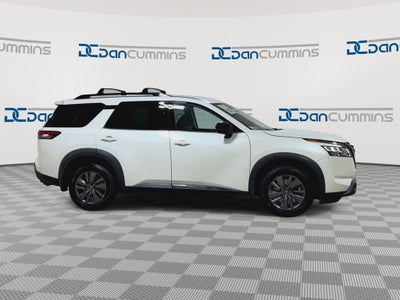 2022 Nissan Pathfinder SV