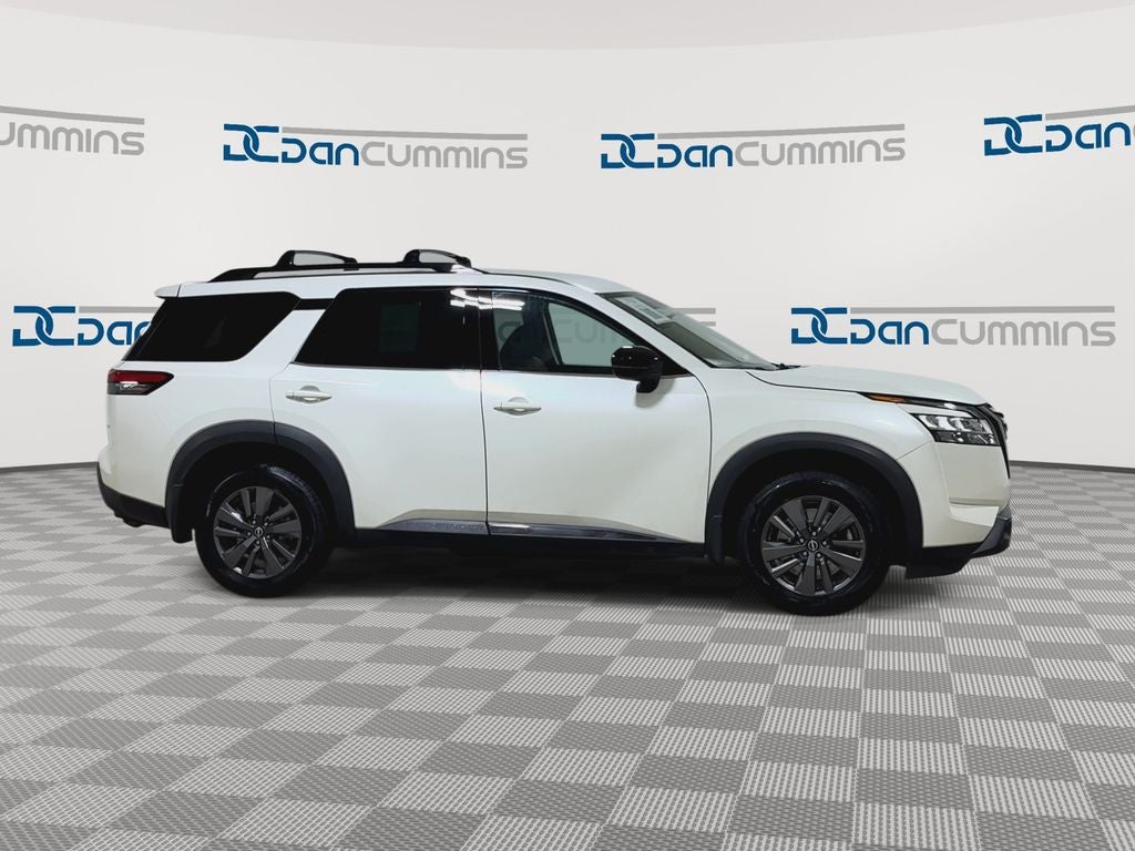 2022 Nissan Pathfinder SV