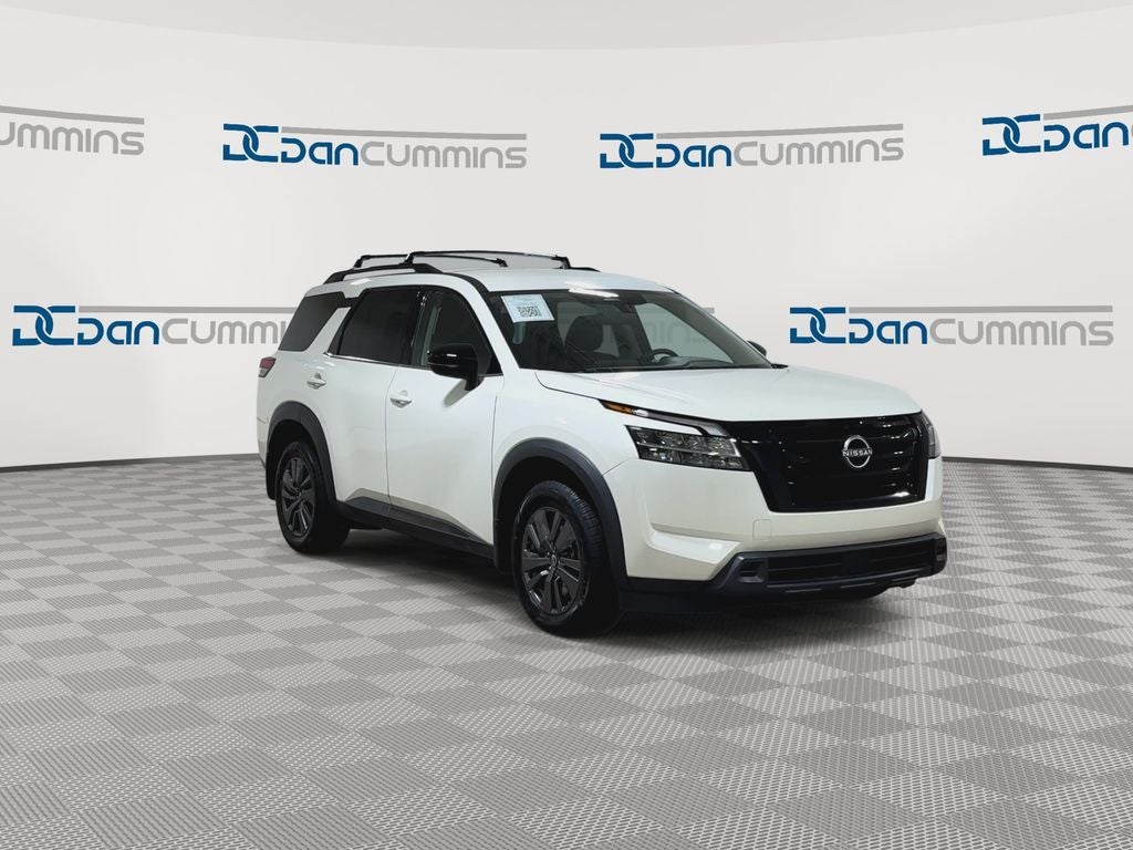 2022 Nissan Pathfinder SV