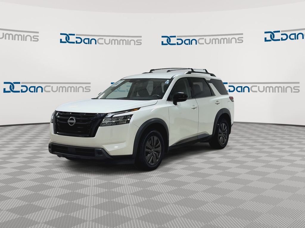 2022 Nissan Pathfinder SV