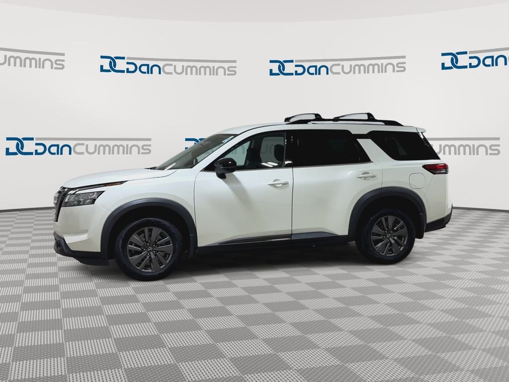 2022 Nissan Pathfinder SV