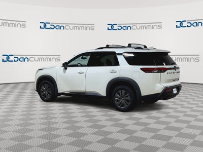 2022 Nissan Pathfinder SV