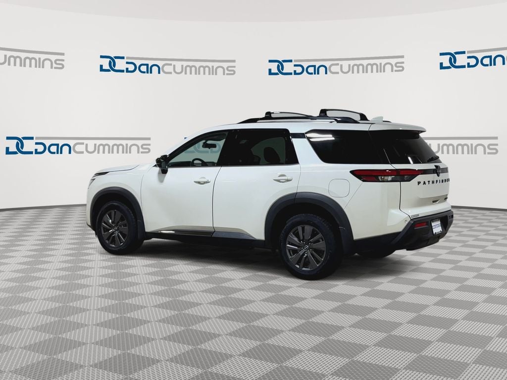 2022 Nissan Pathfinder SV