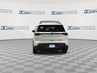 2022 Nissan Pathfinder SV