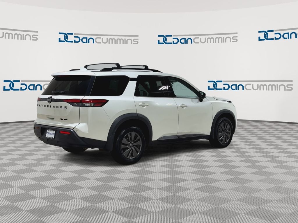 2022 Nissan Pathfinder SV
