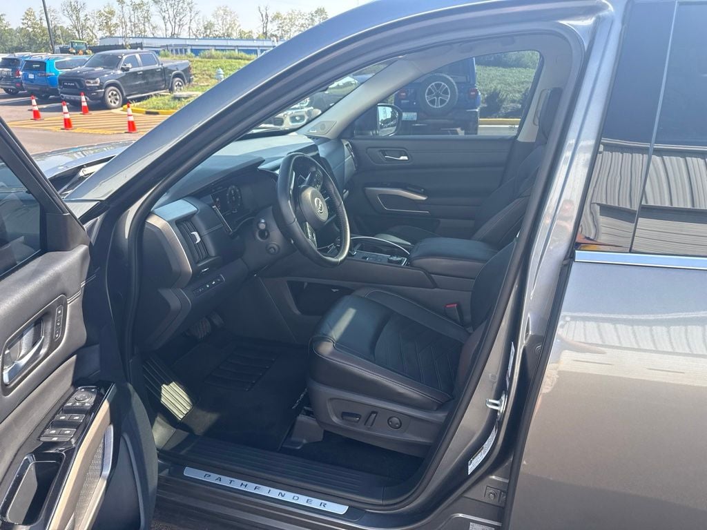 2023 Nissan Pathfinder Platinum
