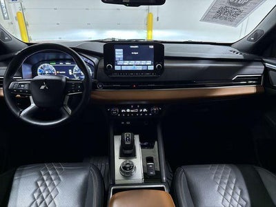 2024 Mitsubishi Outlander Base