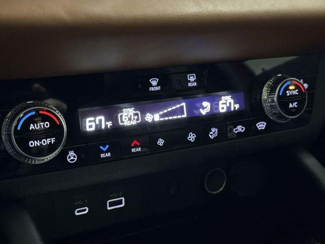 2024 Mitsubishi Outlander Base