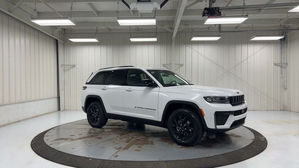 2026 Jeep Grand Cherokee Laredo