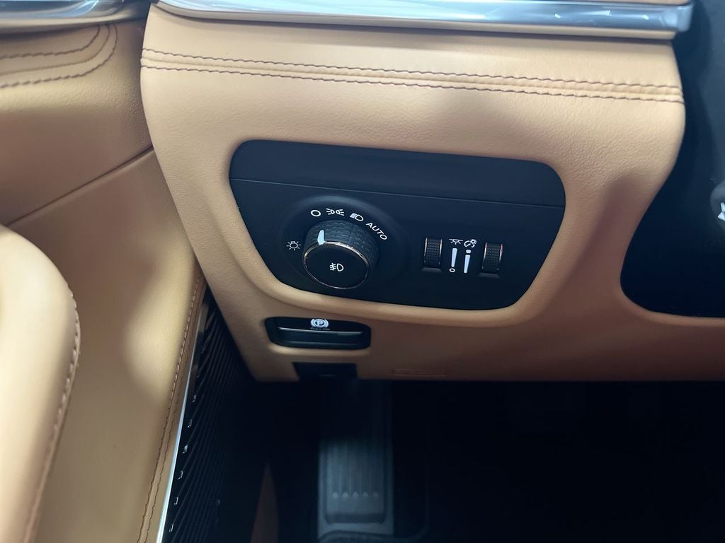2026 Jeep Grand Cherokee Summit
