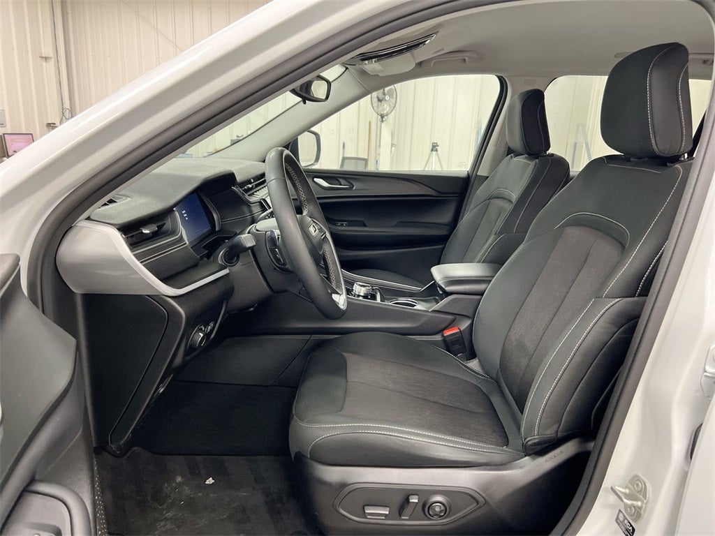 2024 Jeep Grand Cherokee L Laredo