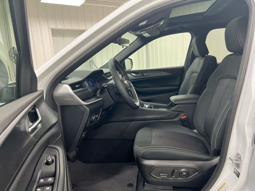 2026 Jeep Grand Cherokee L Laredo