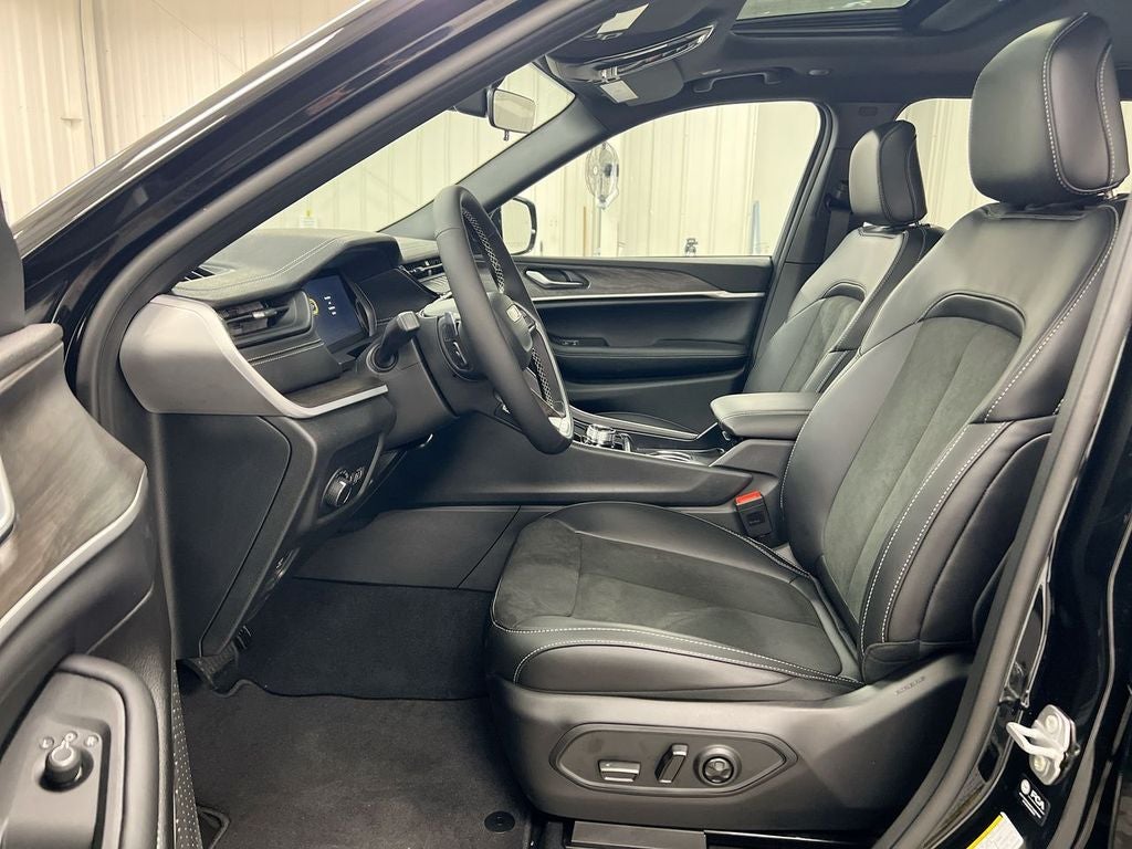 2026 Jeep Grand Cherokee L Laredo