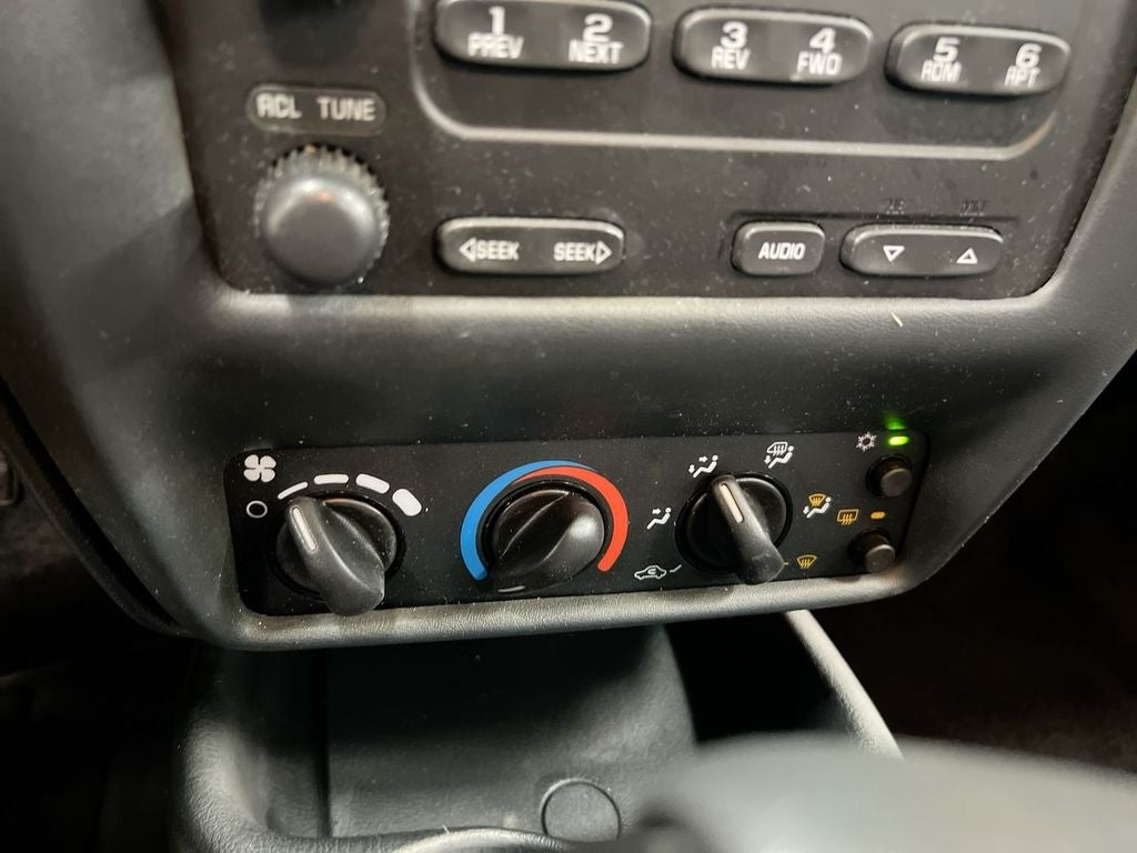 2004 Chevrolet Cavalier Base