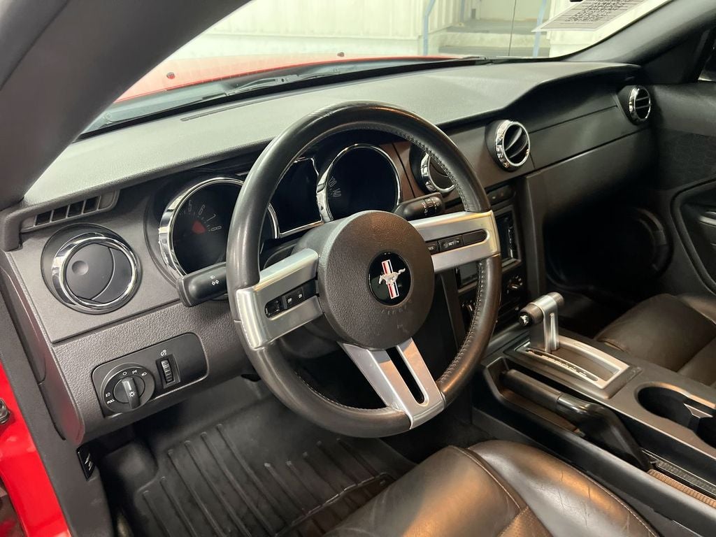 2005 Ford Mustang GT Deluxe