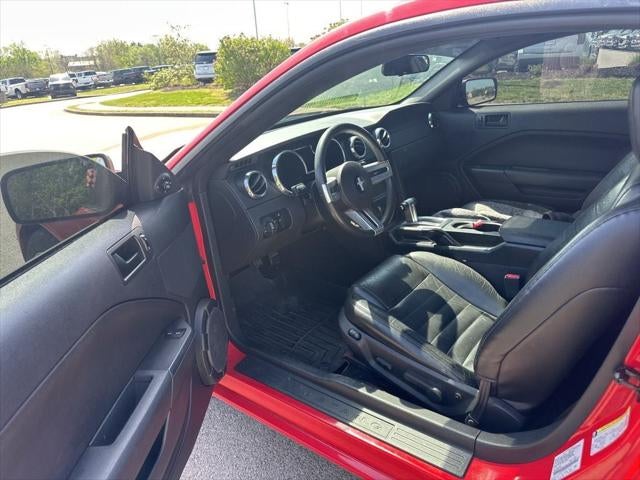 2005 Ford Mustang GT Deluxe