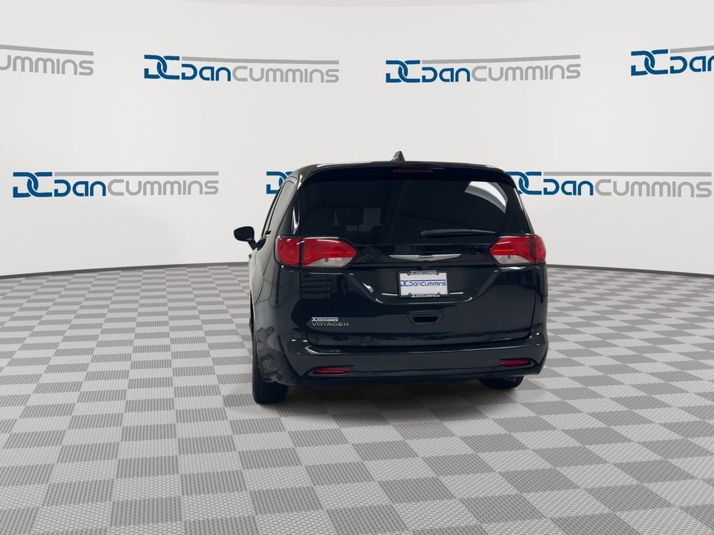 2023 Chrysler Voyager LX
