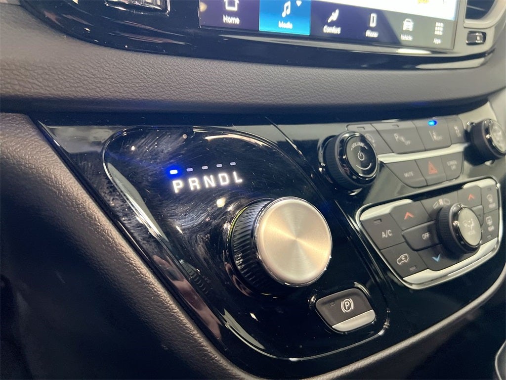 2025 Chrysler Voyager LX