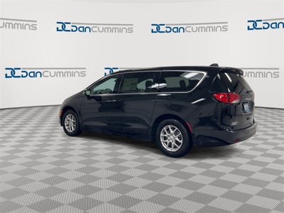 2025 Chrysler Voyager LX