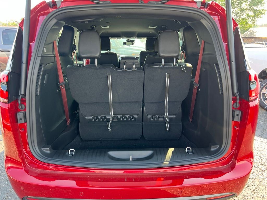 2027 Chrysler Pacifica Select