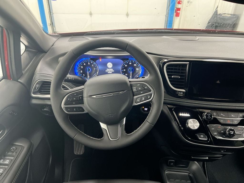 2027 Chrysler Pacifica Select