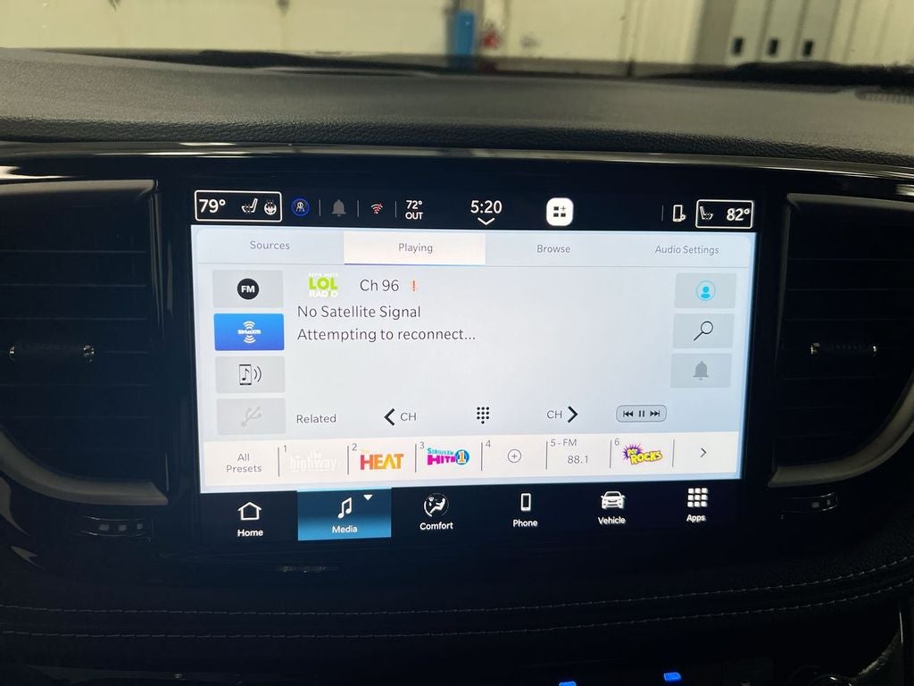 2027 Chrysler Pacifica Select
