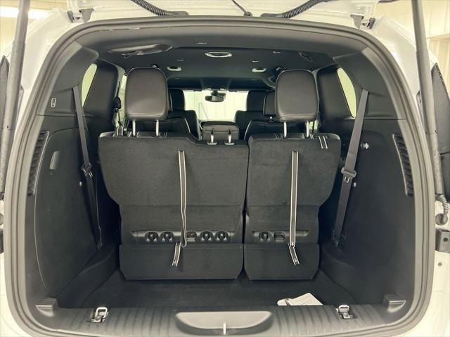2027 Chrysler Pacifica Select