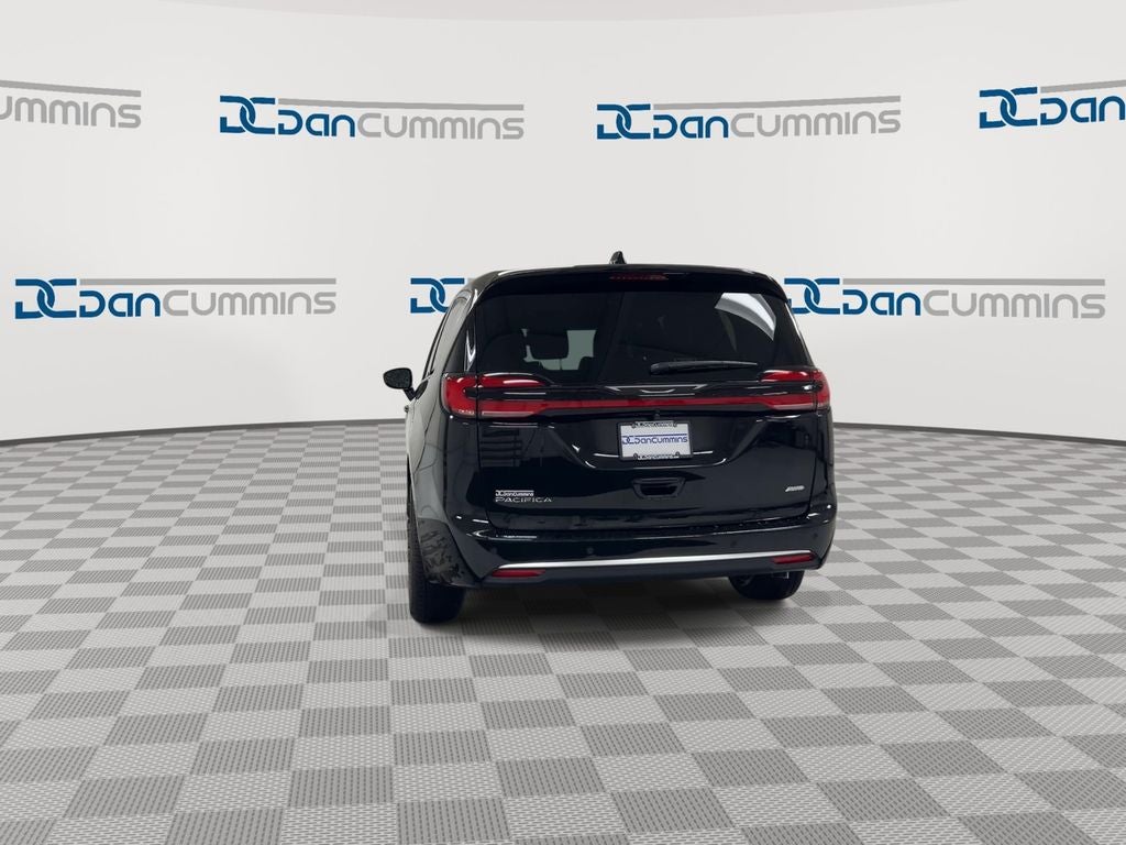 2027 Chrysler Pacifica Select