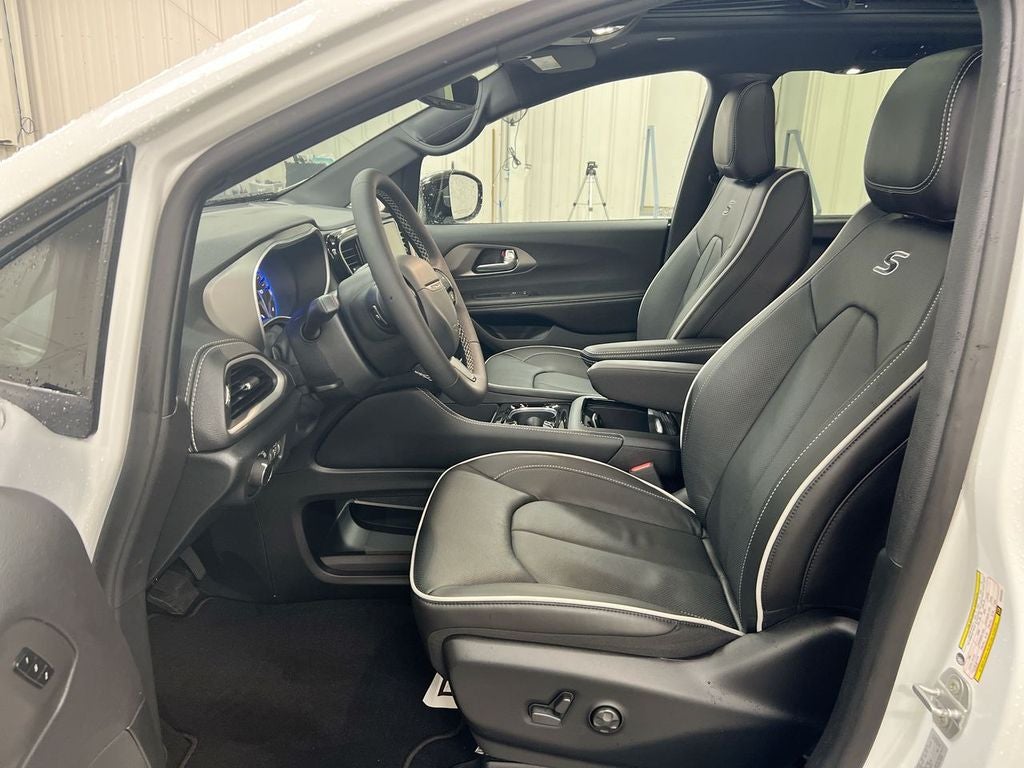 2027 Chrysler Pacifica Limited