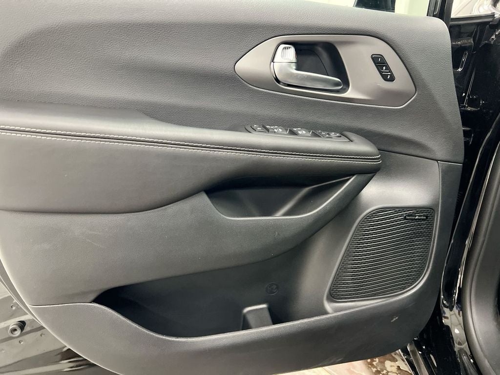 2027 Chrysler Pacifica Limited